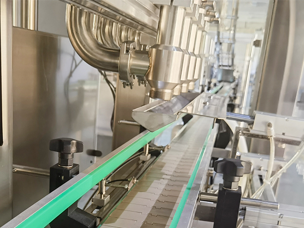 河南醬料灌裝機(jī)生產(chǎn)線設(shè)備